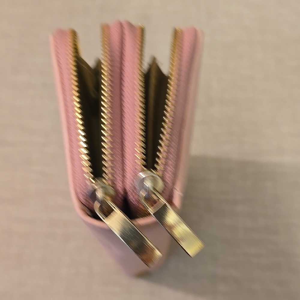 Michael Kors INSPIRED Pink Wallet with Gold Logo and Zipper Closure - Picture 4 of 7